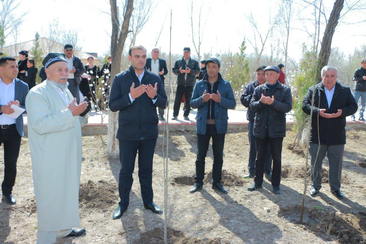 Yangiariq tumanida “Obod va fayzli mahalla – yurt ko‘rki” shiori ostida o‘tkazilayotgan umumxalq hashari