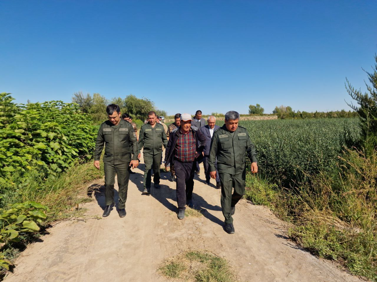 Bosh prokuror oʼrinbosari Sh.Toʼxtaboev boshchiligidagi ishchi guruh tomonidan Xorazm viloyatida ekologiya sohasidagi qonunlar ijrosi boʼyicha amalga oshirilayotgan ishlar ahvoli oʼrganilmoqda.