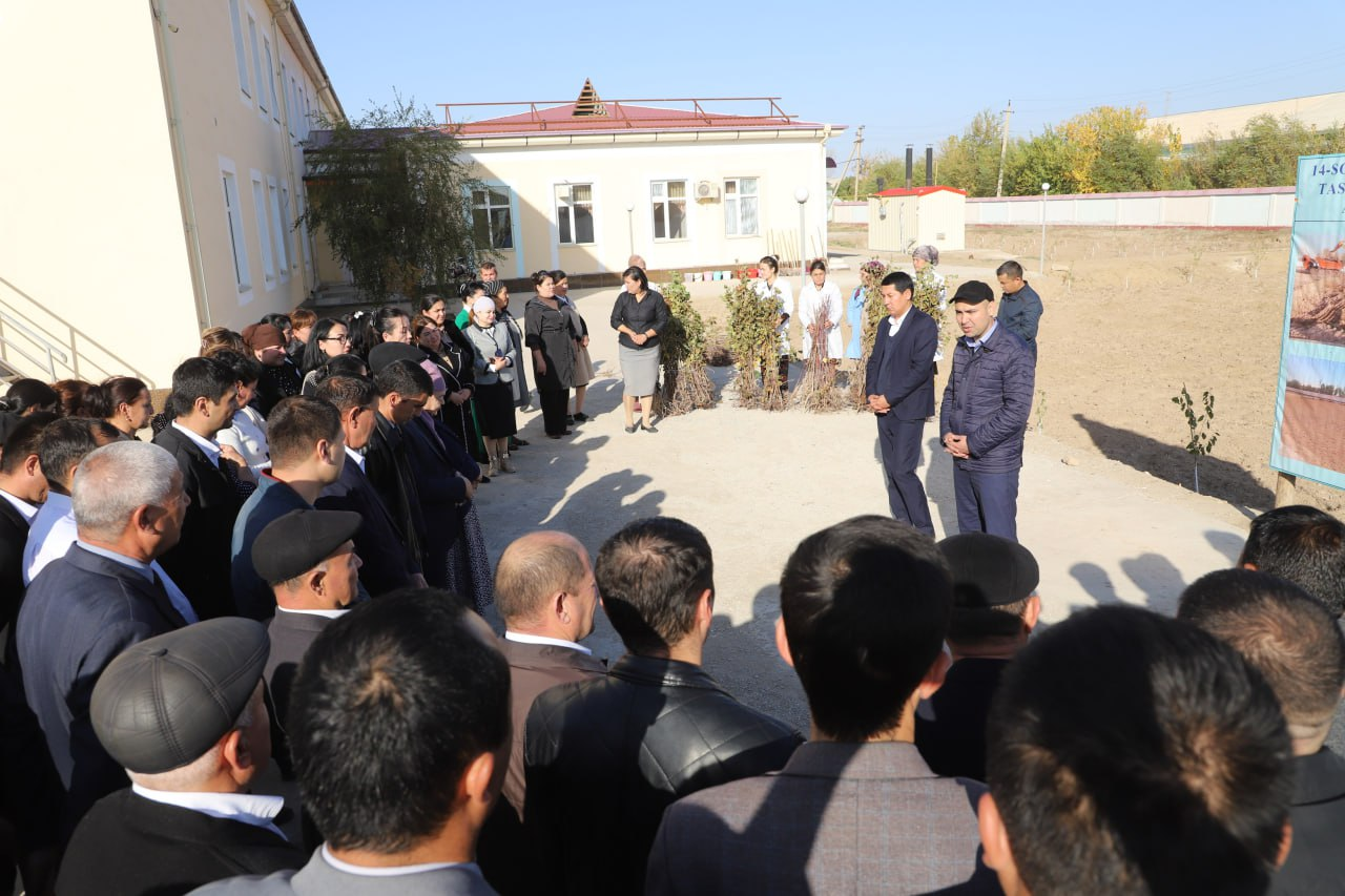 “Yashil makon” umummilliy loyihasi doirasida Hazorasp tumanida ham koʼkalamzorlashtirish va koʼchat ekish ishlari jadallik bilan olib borilmoqda