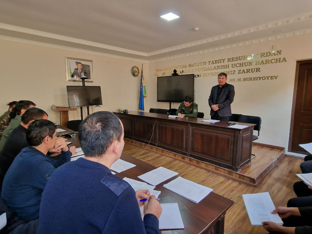 Ekologiya, atrof-muhitni muhofaza qilish va iqlim ozgarishi boshqarmasi hamda tuman-shahar bolimlari xodimlari ishtirokida  yigilish bo'lib o'tdi.